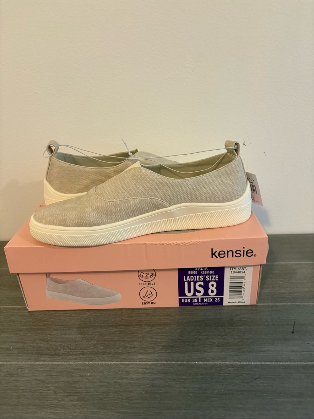 NEW Womens Slip on Shoe